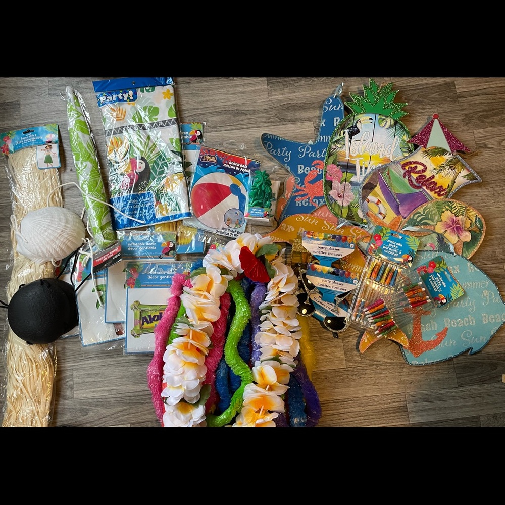 Hawaiian party supplies (see pics)